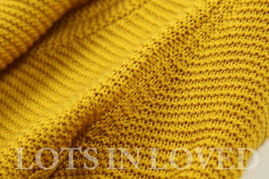 秋日暖意，經典重生——品味大翻領粗棒針羊毛衫的溫暖時尚